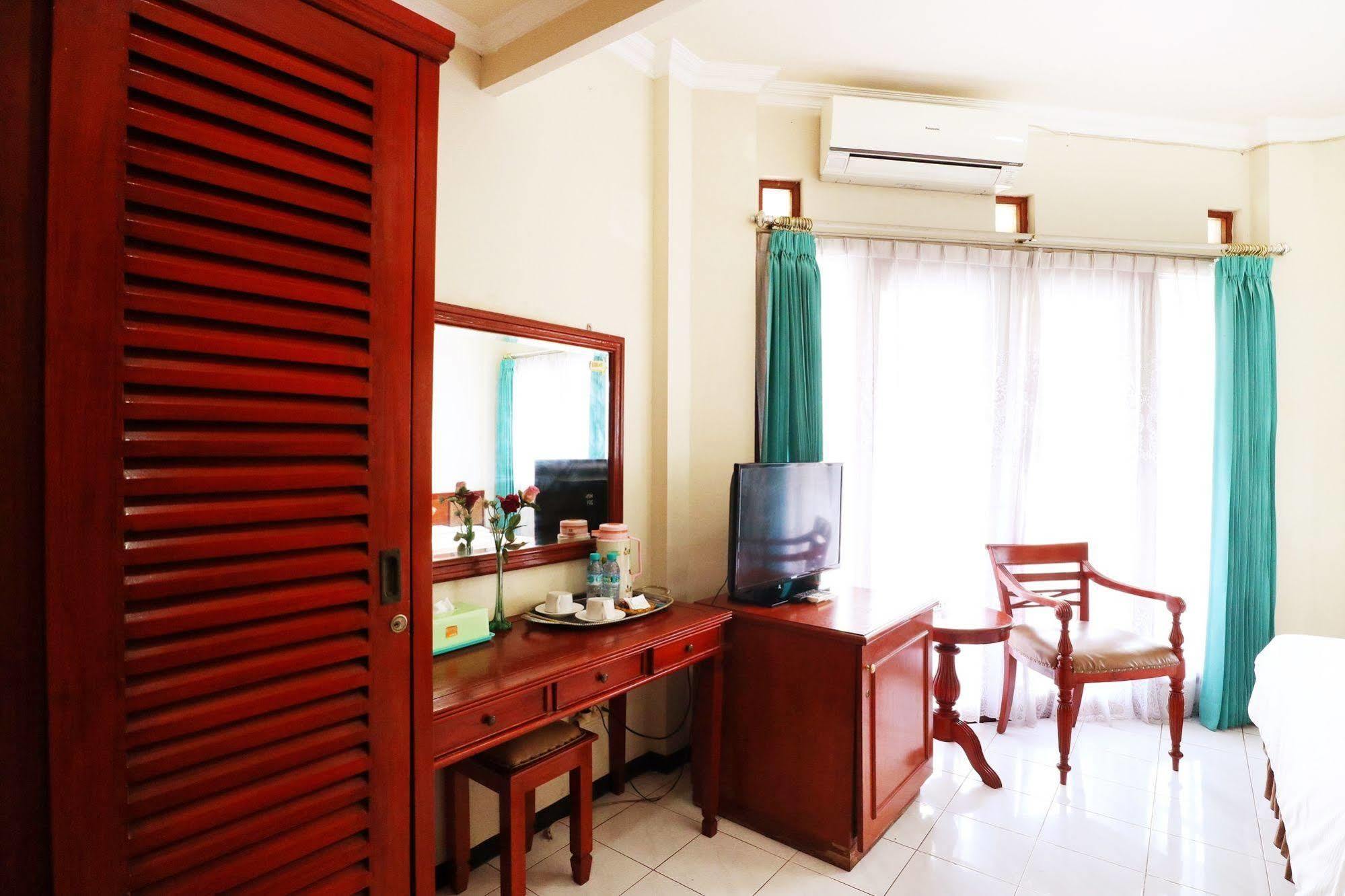 Hotel Pasah Asi Surabaya Exterior foto